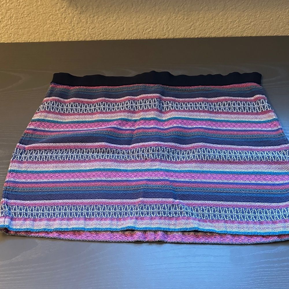 American Eagle Outfitters Black and Pink Striped Mini Skirt size 8 Elastic waist